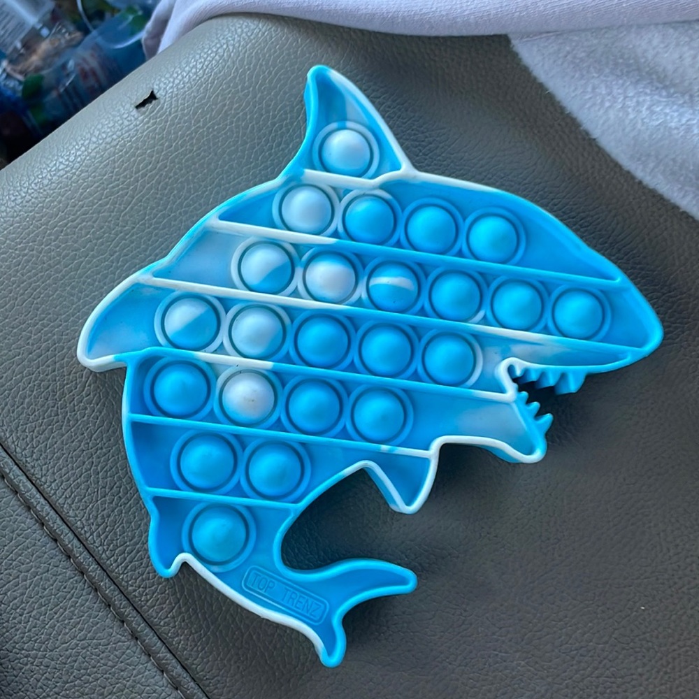 Shark pop it